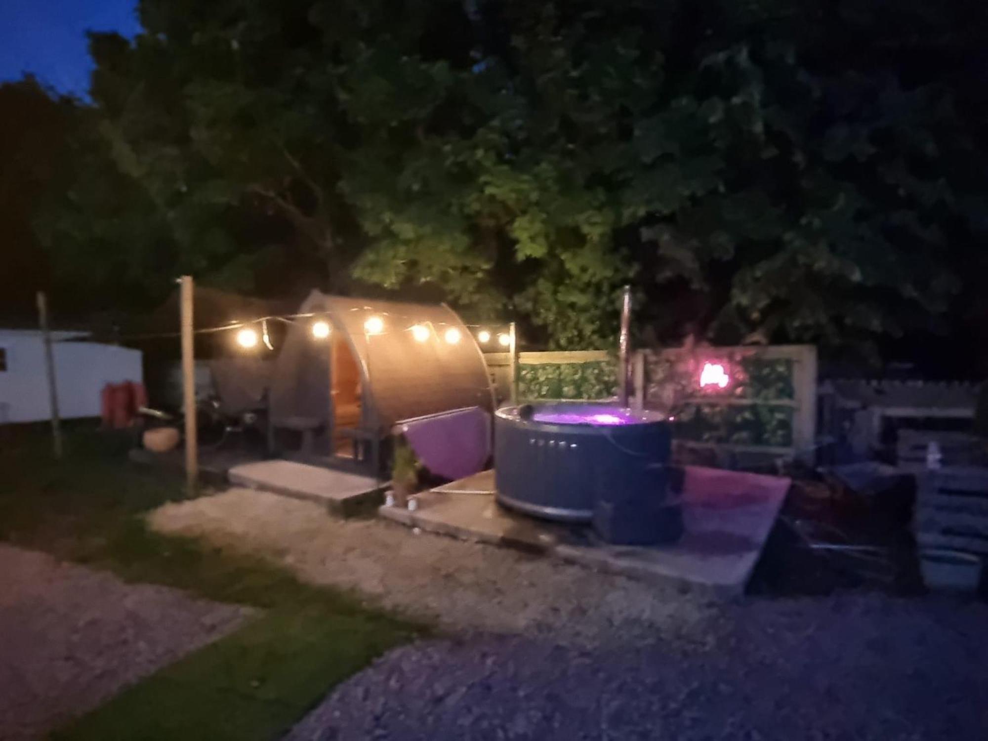 Japanese Tent Secret Garden Glamping * Newark-on-Trent (Nottinghamshire)
